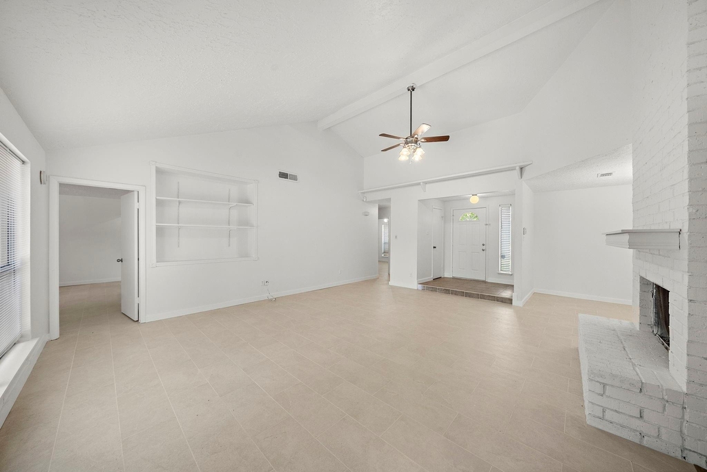 13815 Grosvenor Street - Photo 7