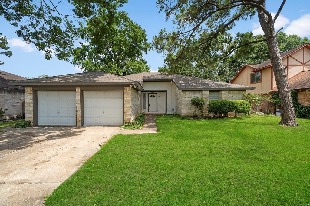13815 Grosvenor Street - Photo 2