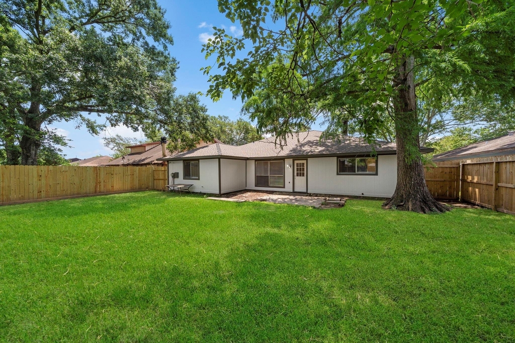 13815 Grosvenor Street - Photo 34