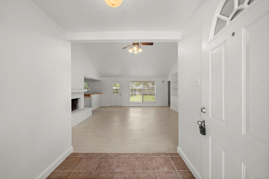 13815 Grosvenor Street - Photo 29