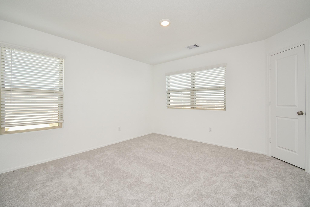 26811 Urraca Dr - Photo 16