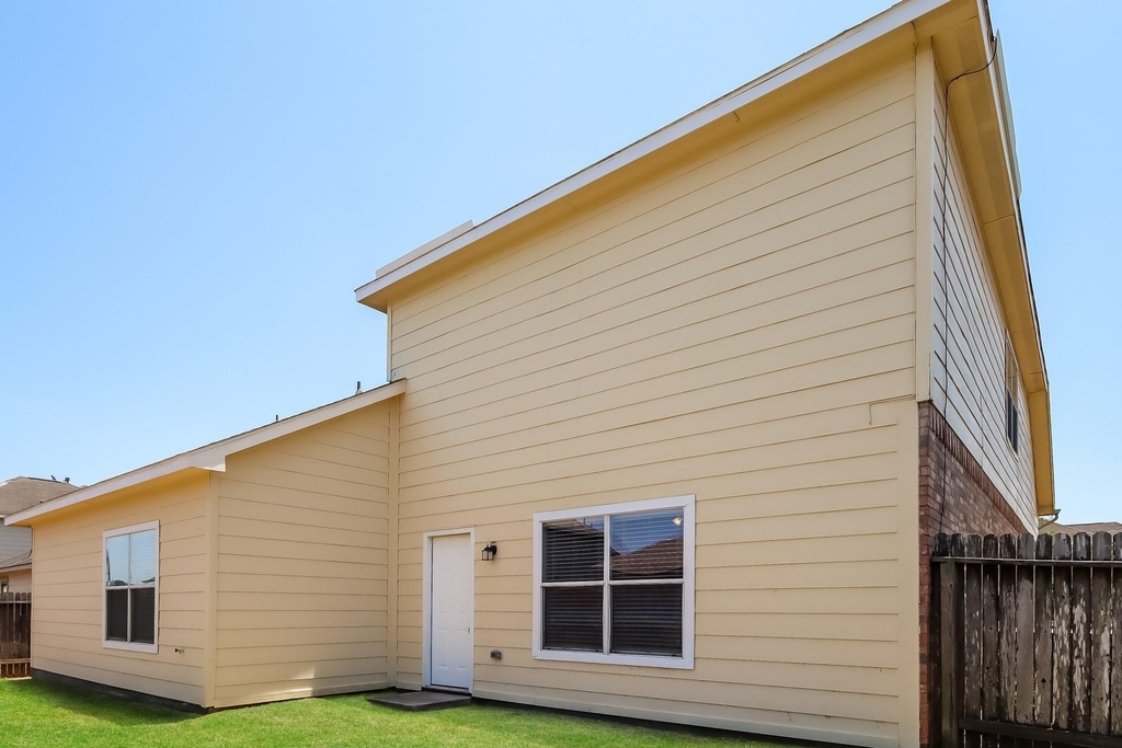8610 Sunny Gallop Drive - Photo 16