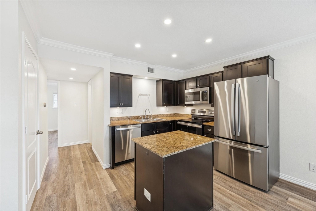 300 Pecore Street - Photo 2