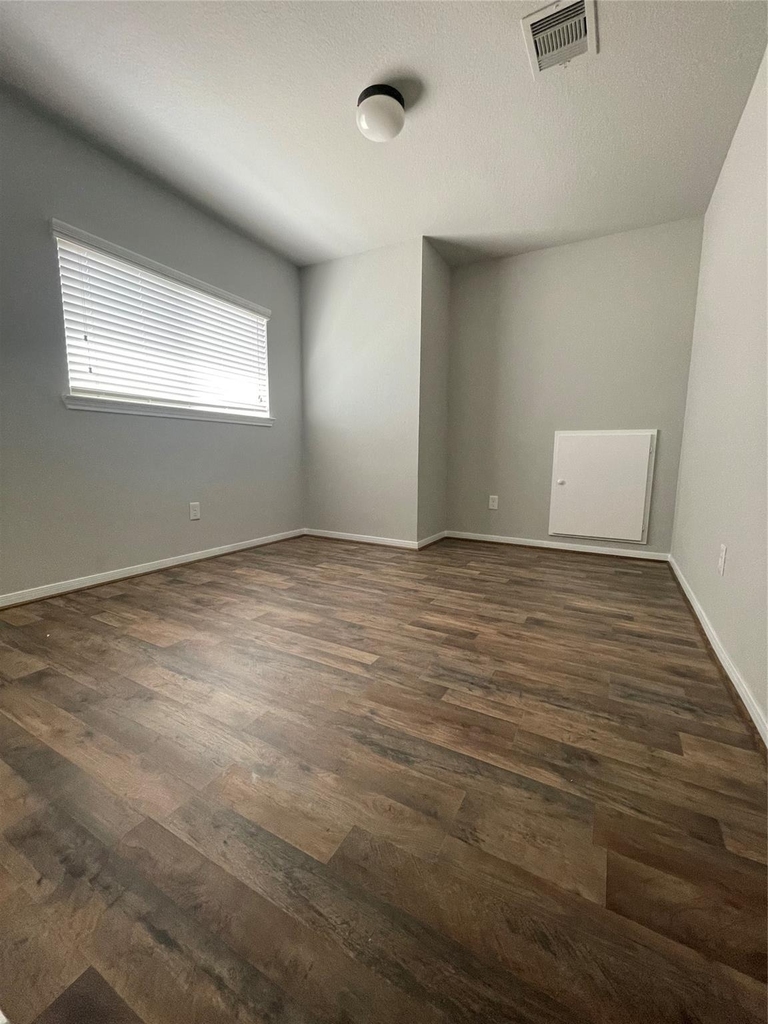 1502 Claremont Garden Circle - Photo 16
