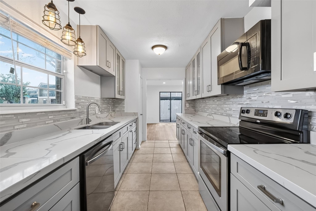 500 N Post Oak Lane - Photo 11