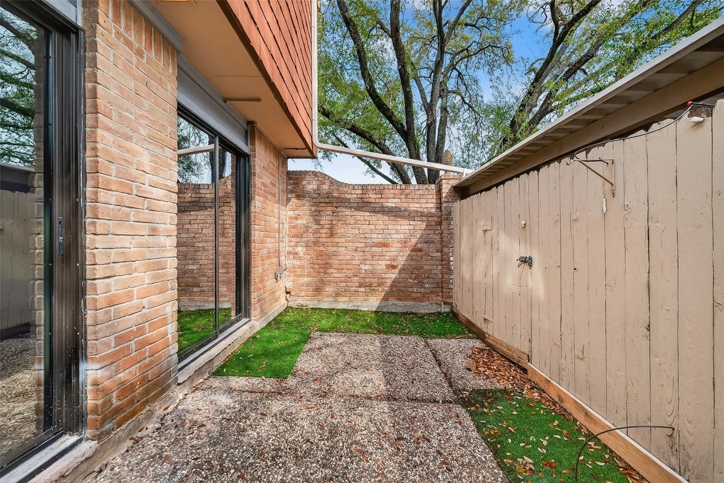 500 N Post Oak Lane - Photo 45
