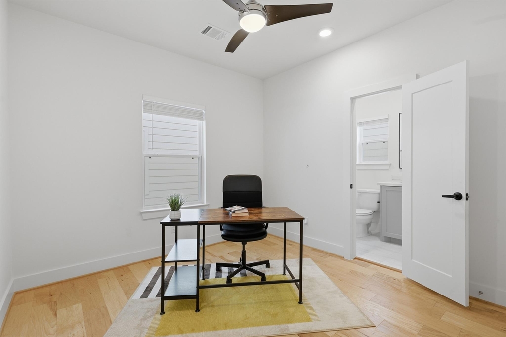714 W Donovan Street - Photo 14
