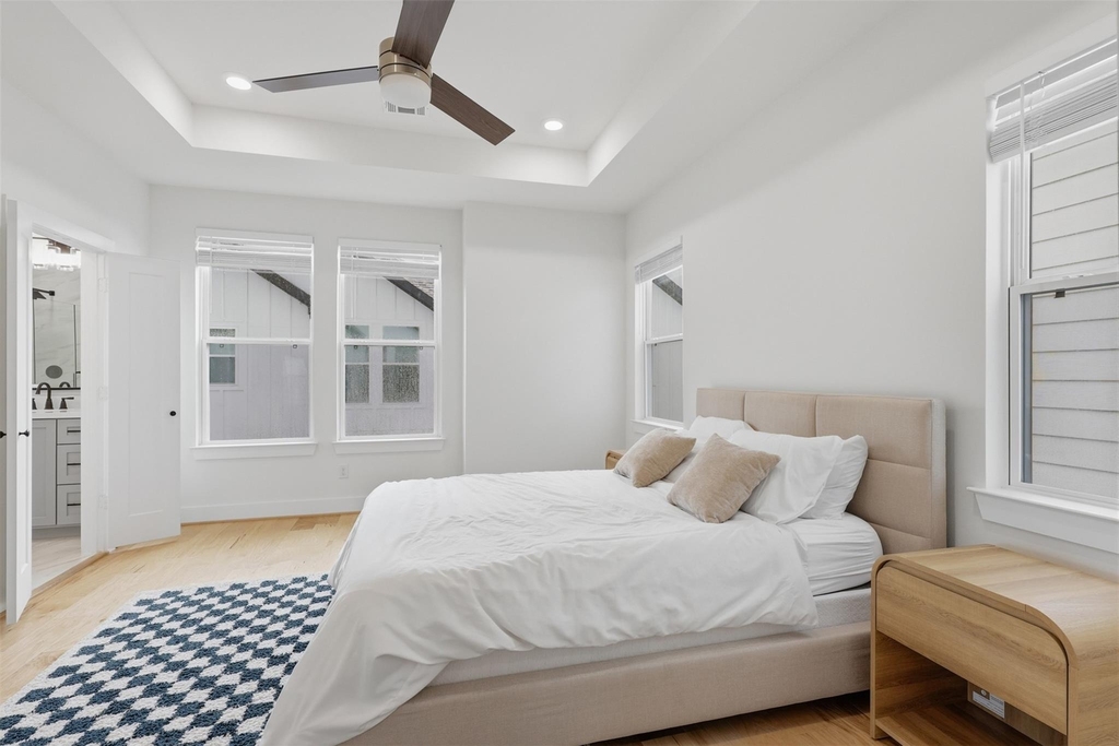 714 W Donovan Street - Photo 8