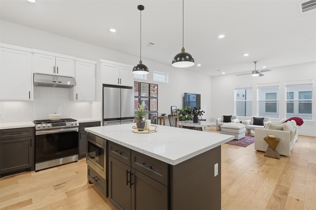 714 W Donovan Street - Photo 4