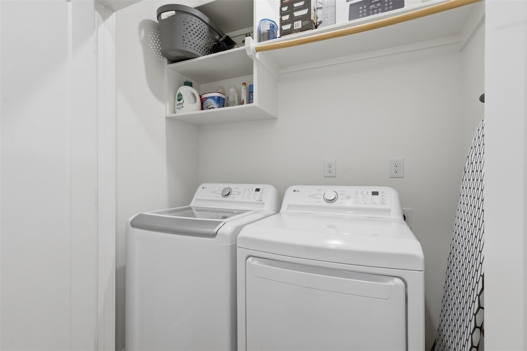 714 W Donovan Street - Photo 18