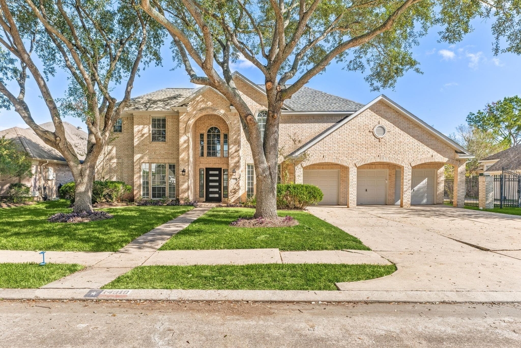14910 Lake Woodbridge Court - Photo 2