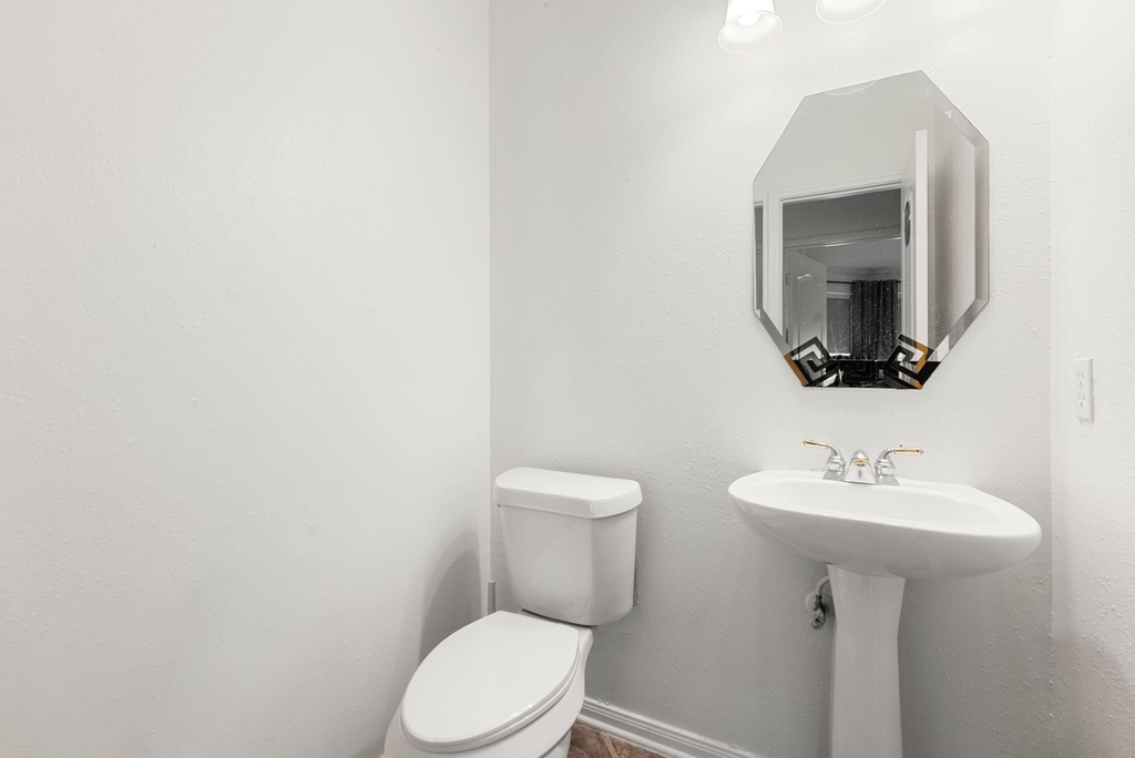 14910 Lake Woodbridge Court - Photo 34