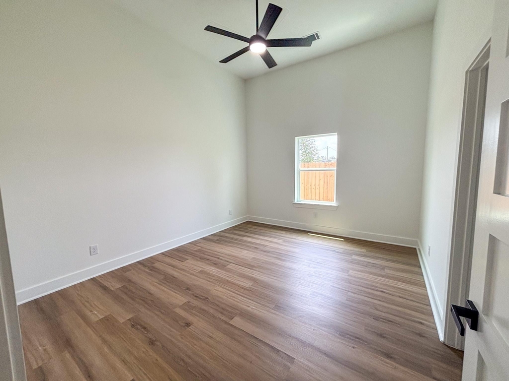 1031 Exotic Pine Street - Photo 4