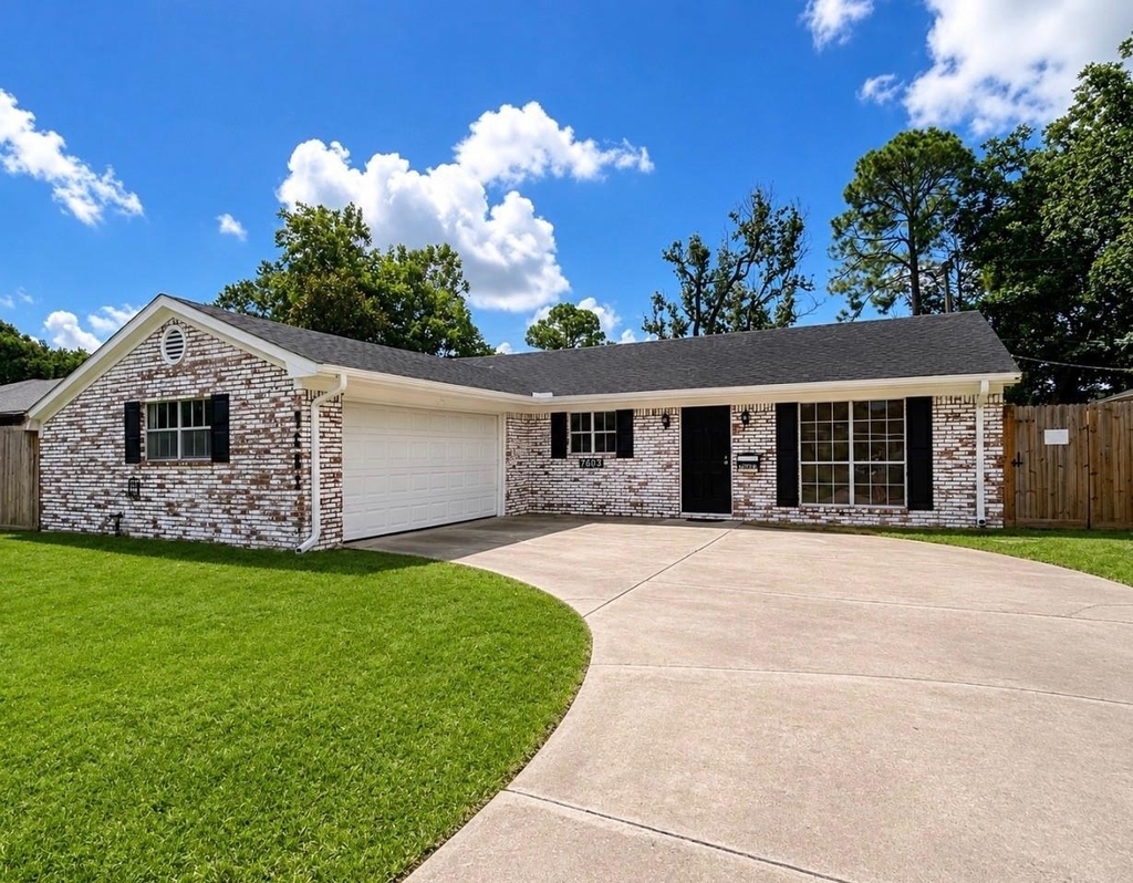 7603 Grape St - Photo 1