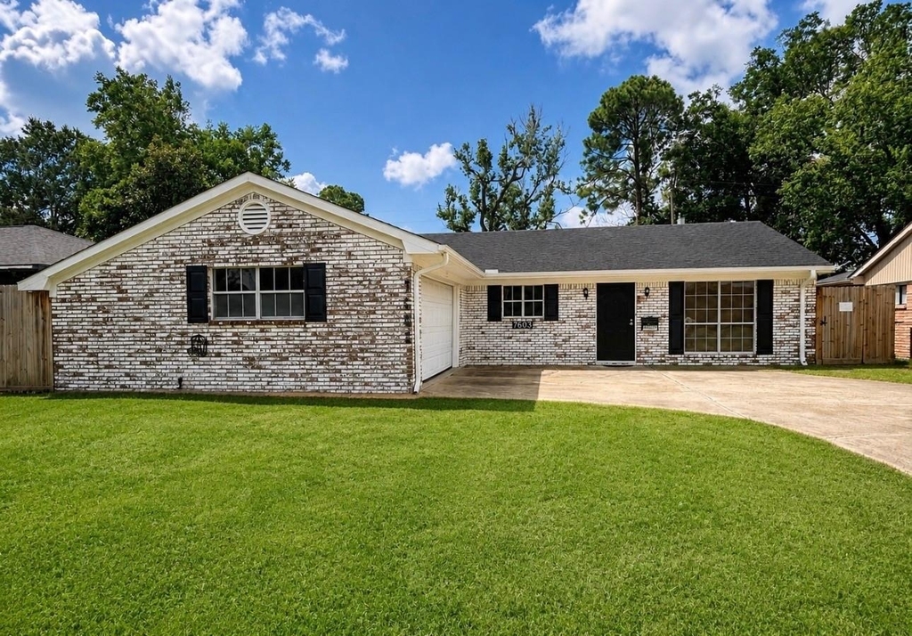 7603 Grape St - Photo 0