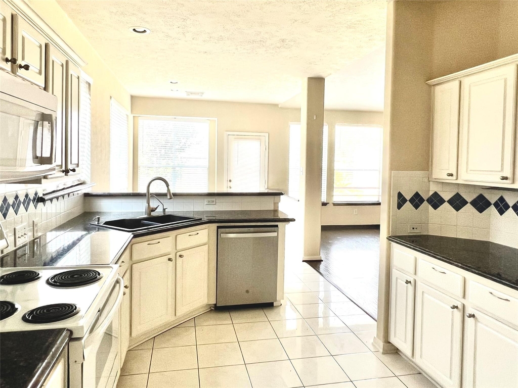 4911 Knights Branch Drive - Photo 5