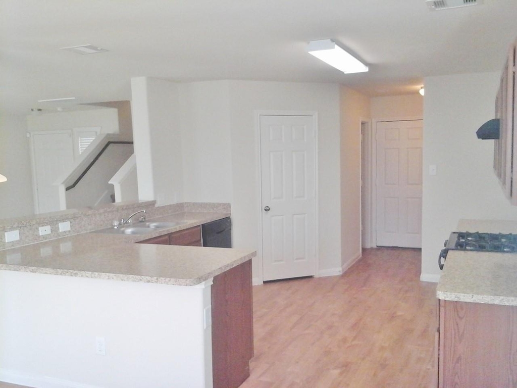 6205 Heffernan Street - Photo 1