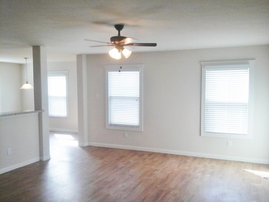 6205 Heffernan Street - Photo 3