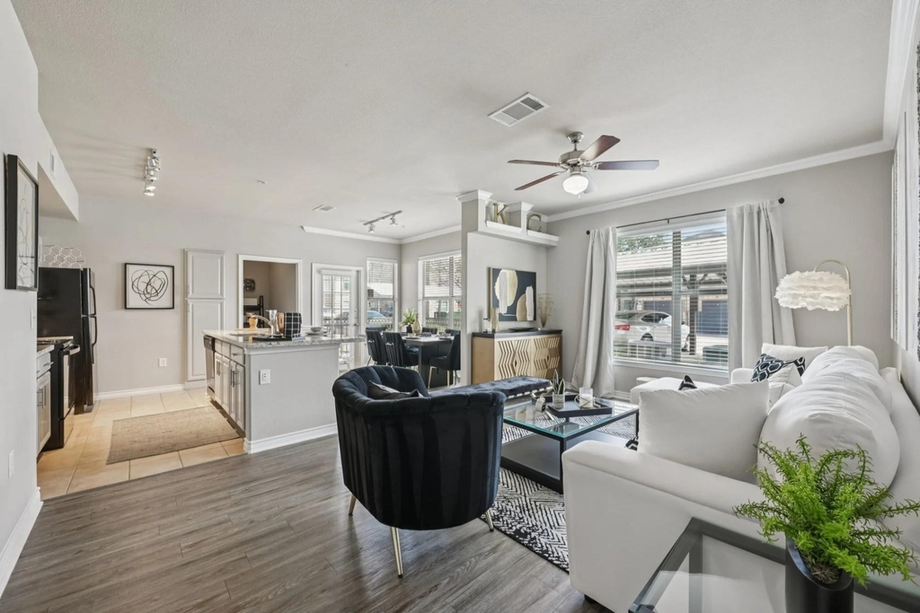 14651 Philippine Street - Photo 0