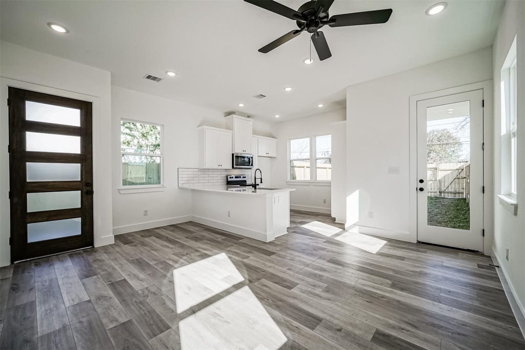 8409 Schneider Street - Photo 2