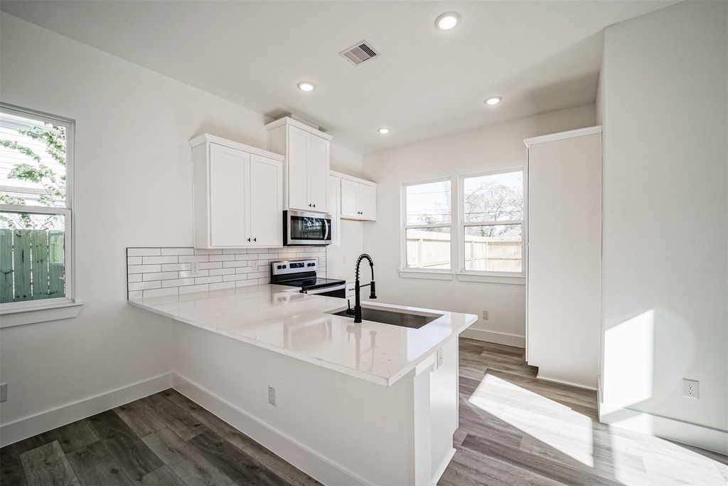 8409 Schneider Street - Photo 3