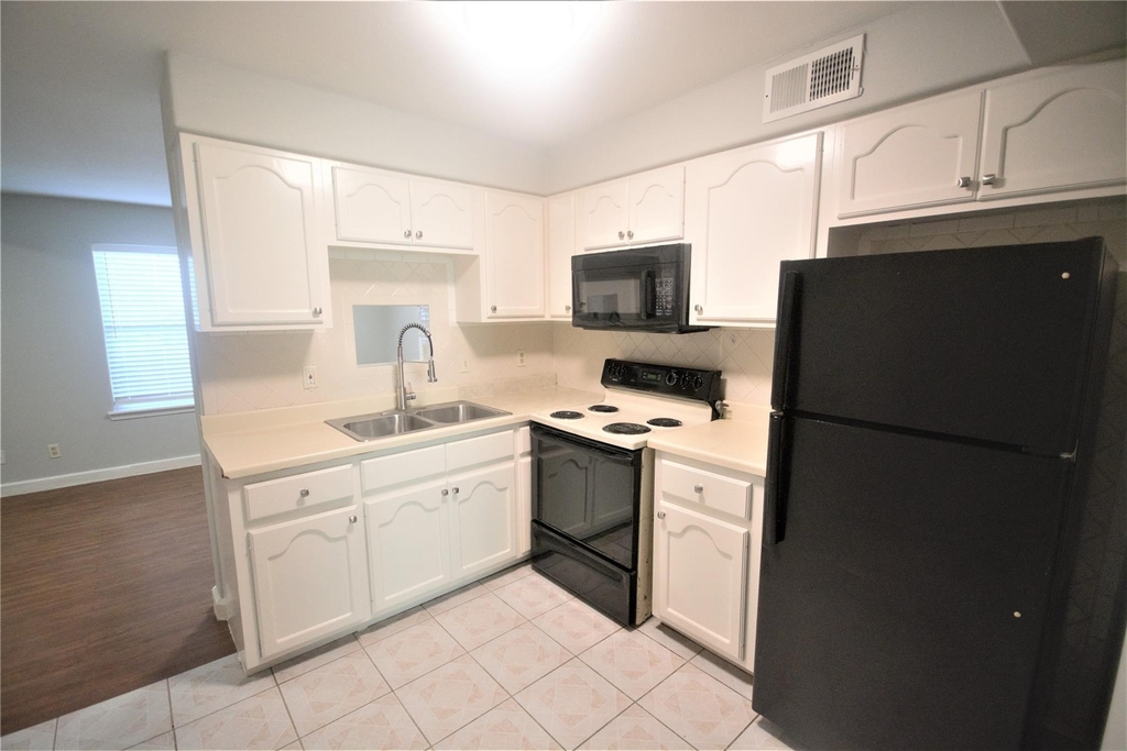 13115 Highway 6 - Photo 10