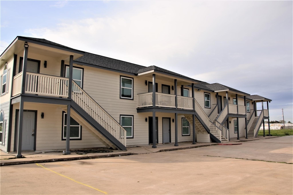 13115 Highway 6 - Photo 2