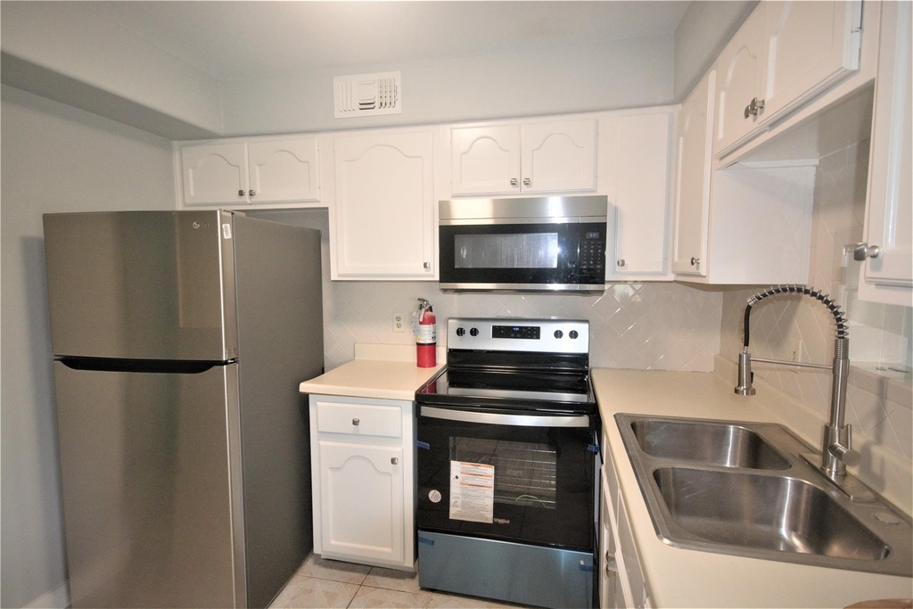 13115 Highway 6 - Photo 11