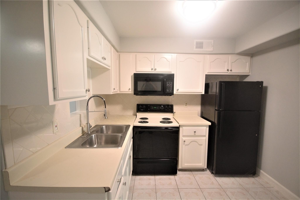 13115 Highway 6 - Photo 9