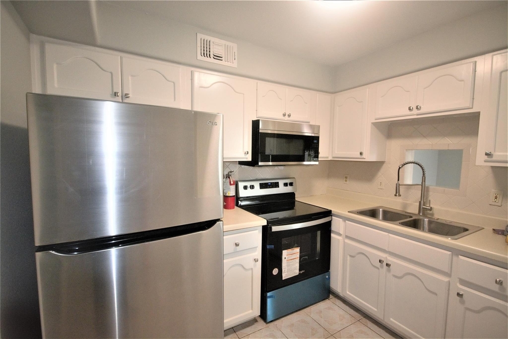 13115 Highway 6 - Photo 12