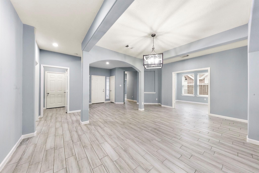 5707 Overton Park Drive - Photo 2