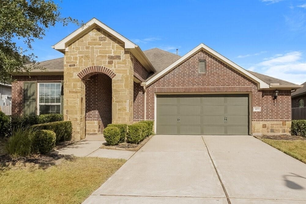 415 Rocky Briar Court - Photo 0