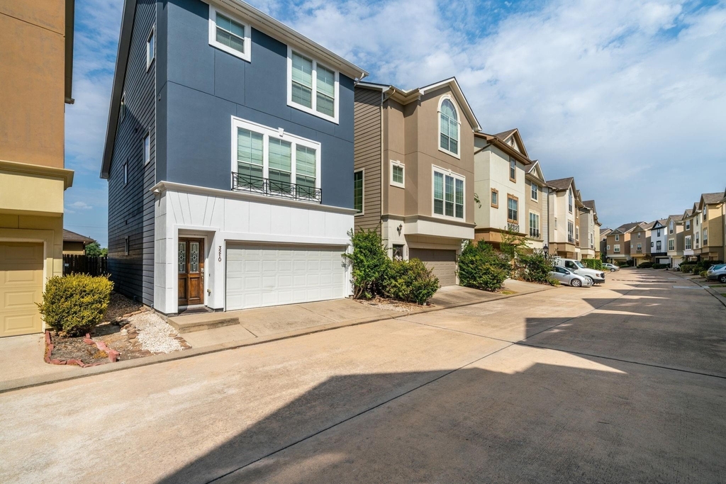 3210 Clearview Circle - Photo 1