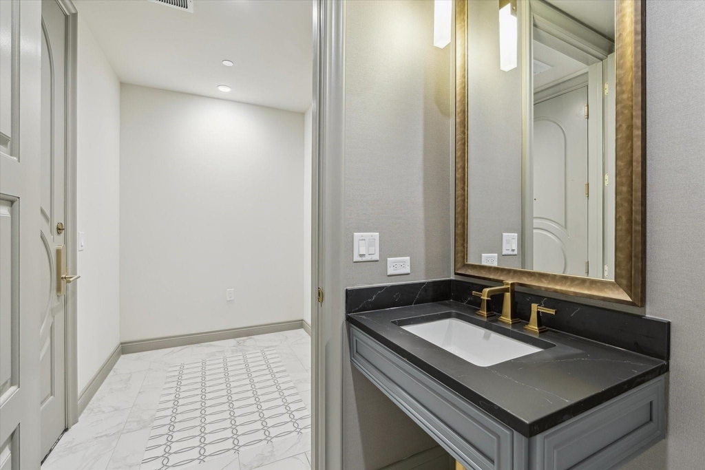 1717 Bissonnet Street - Photo 9