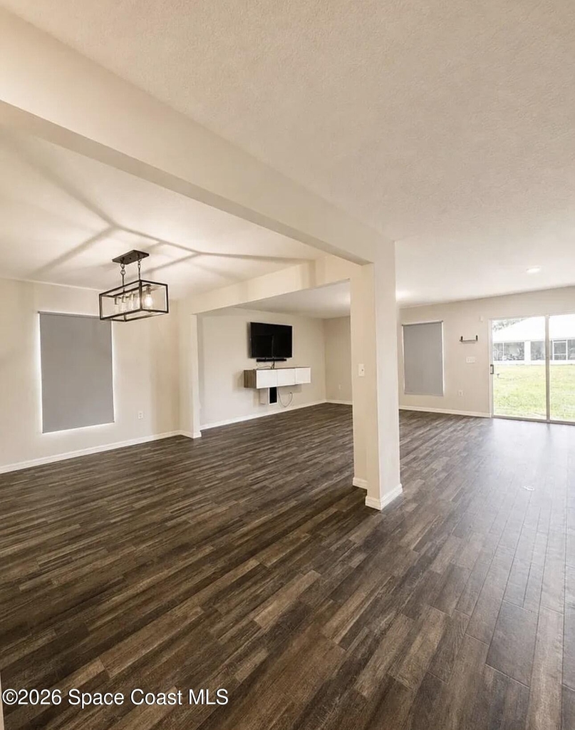251 Breakwater Street Se - Photo 4