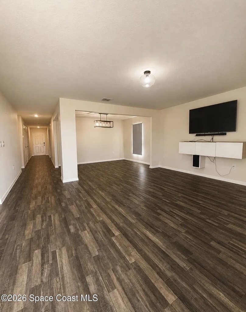 251 Breakwater Street Se - Photo 5