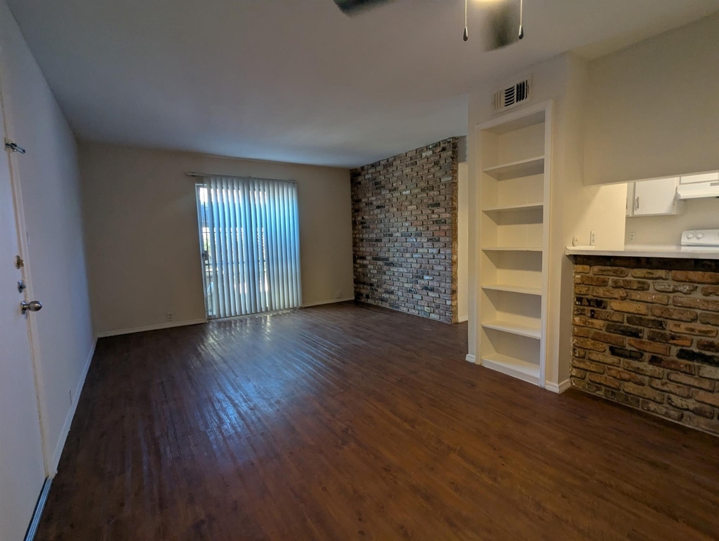 525 Heights Boulevard - Photo 1