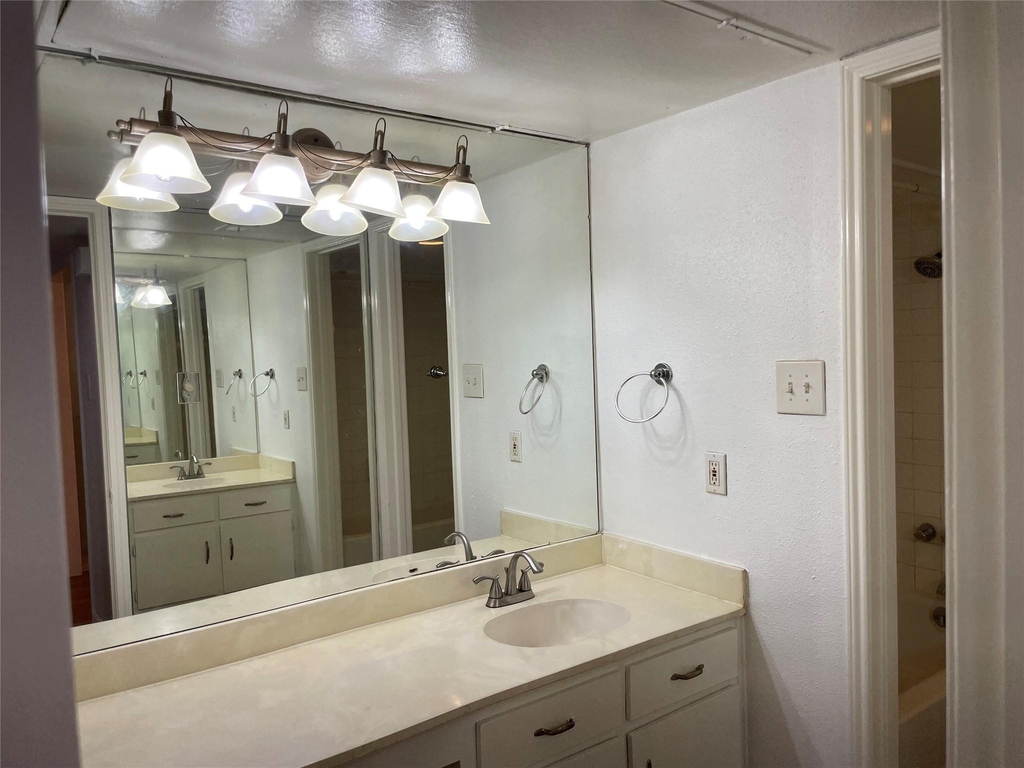 2100 Tanglewilde Street - Photo 10