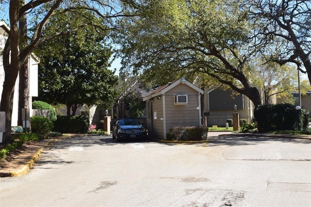 2100 Tanglewilde Street - Photo 15