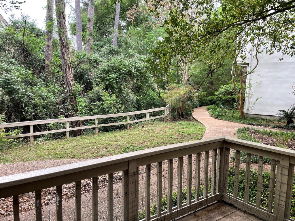 2100 Tanglewilde Street - Photo 7