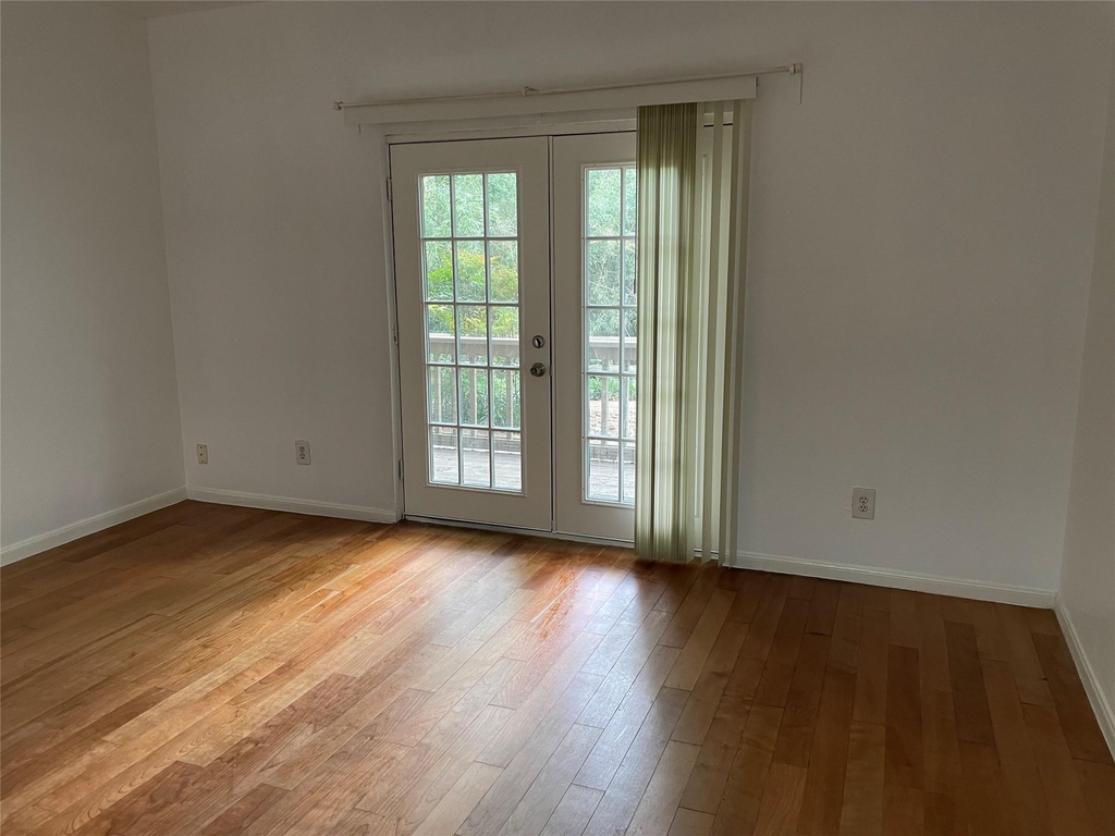 2100 Tanglewilde Street - Photo 6