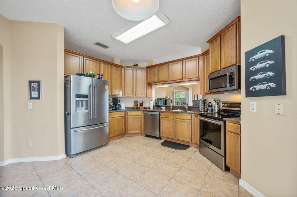 1749 Tullagee Avenue - Photo 11