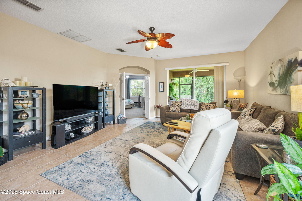 1749 Tullagee Avenue - Photo 4