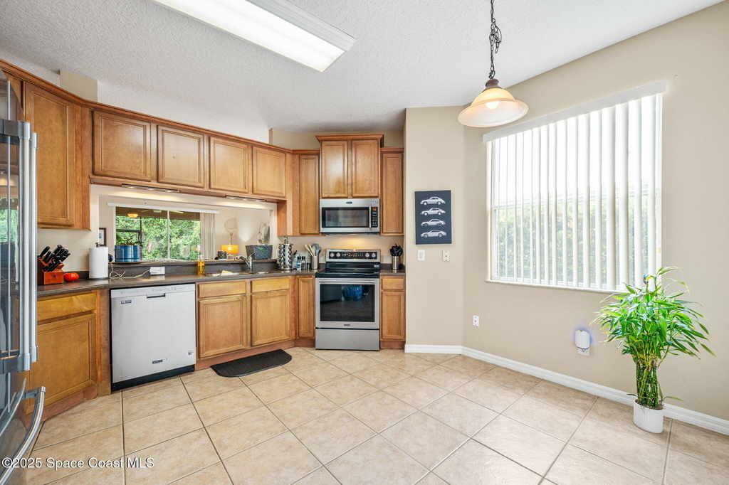 1749 Tullagee Avenue - Photo 10