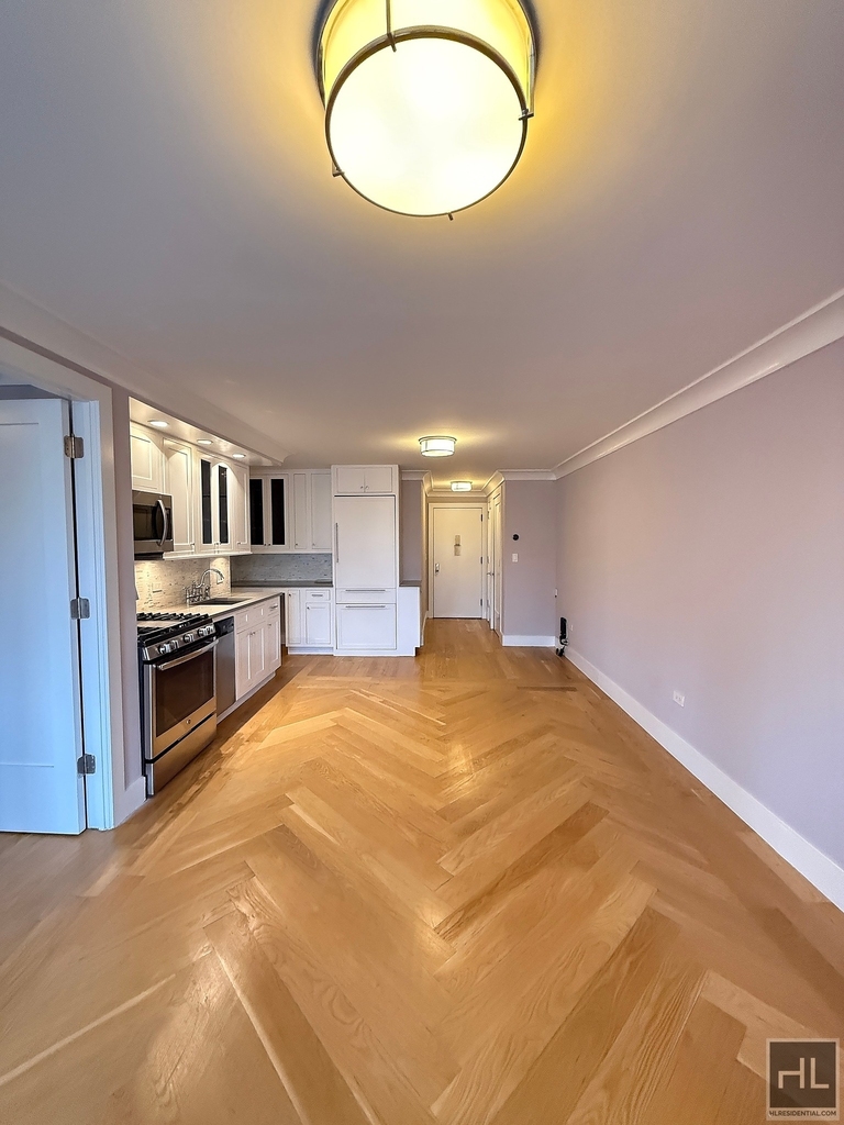 West 93 Street - Photo 5