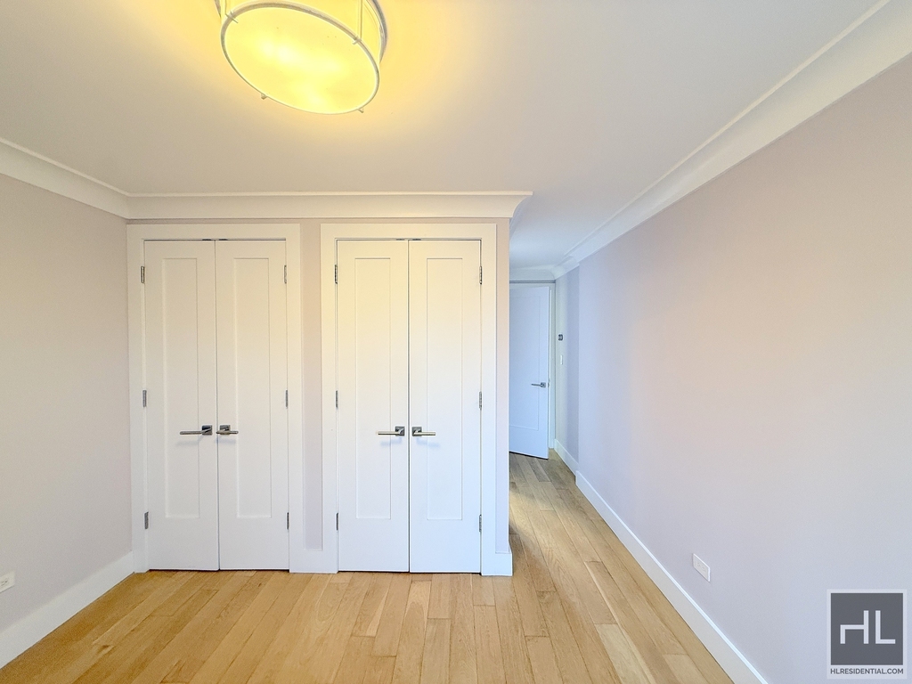 West 93 Street - Photo 9