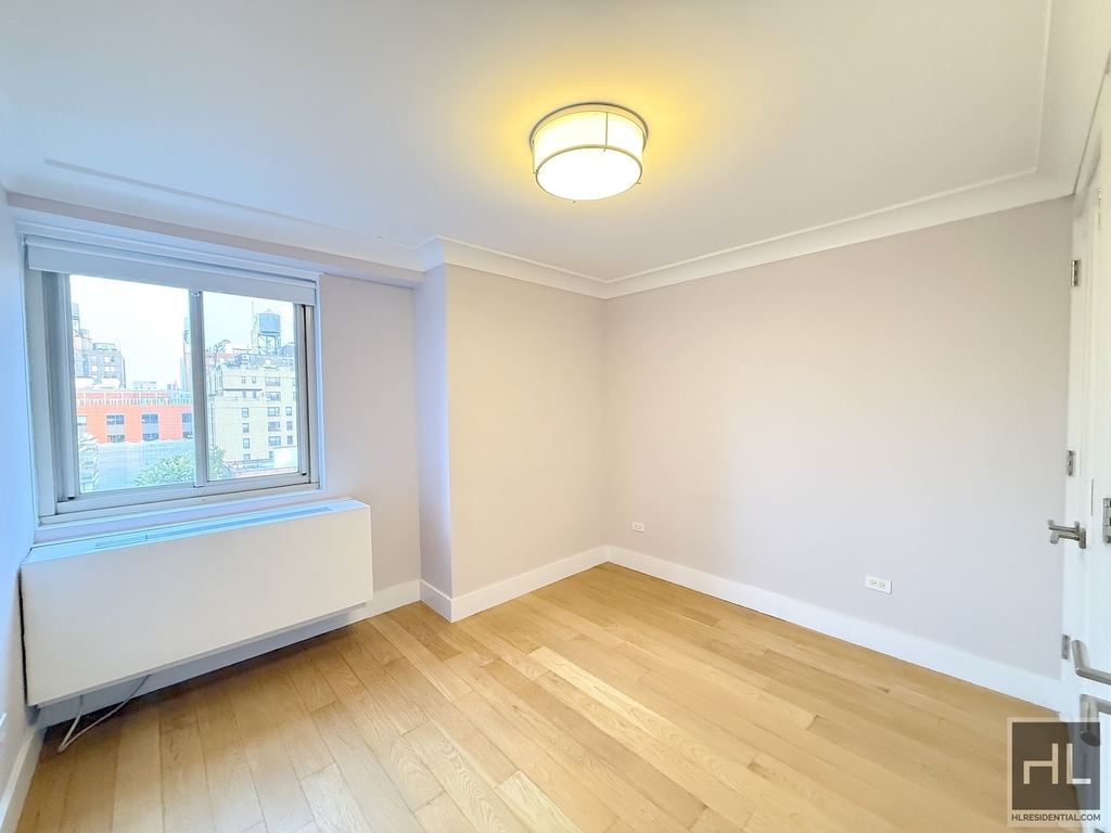 West 93 Street - Photo 8