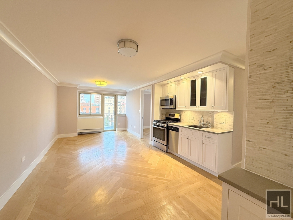 West 93 Street - Photo 0