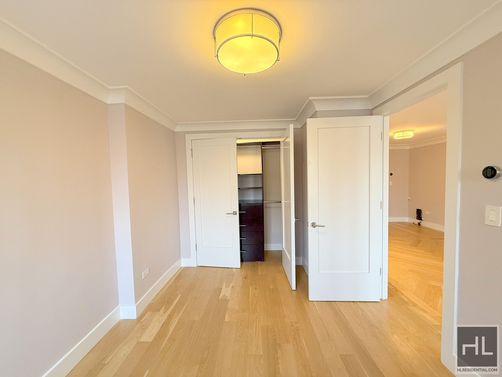 West 93 Street - Photo 3