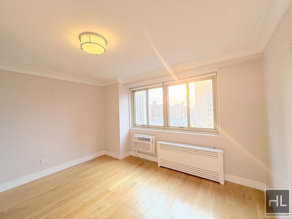 West 93 Street - Photo 5